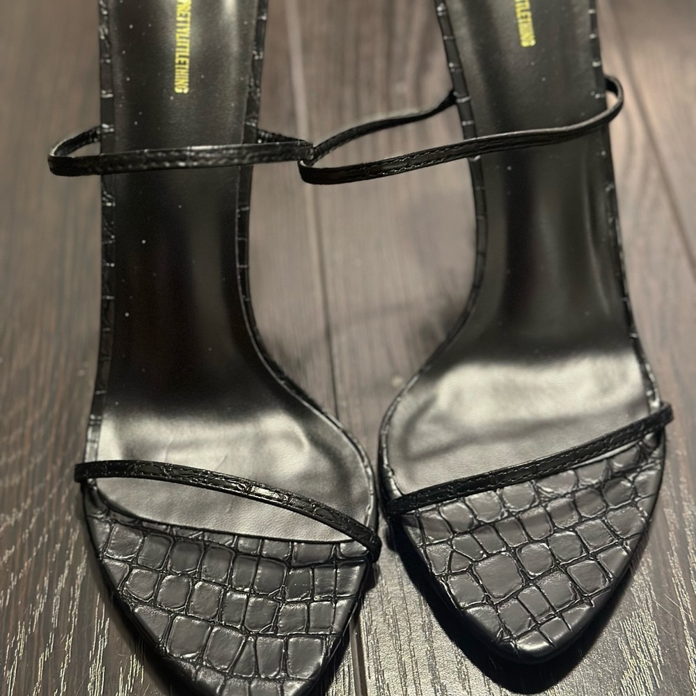 PRETTY LITTLE THING - Elegant Black Strappy Heels